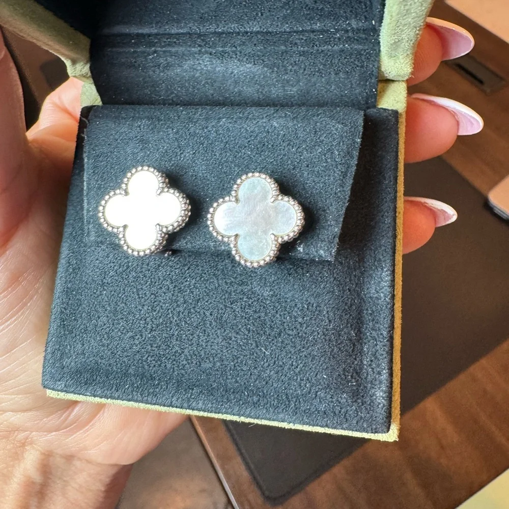 Van Cleef & Arpels mother of pearl Earrings - Picture 2 of 9